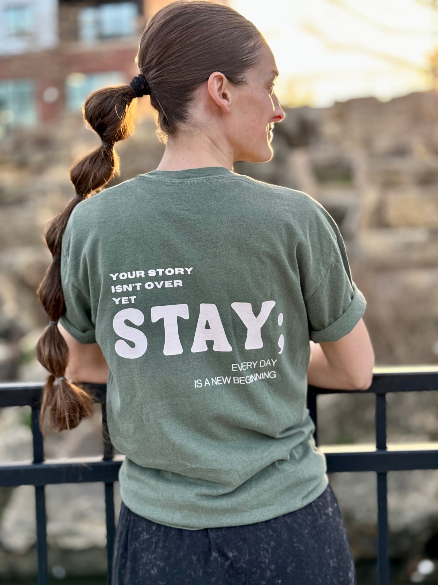 Stay; Tee